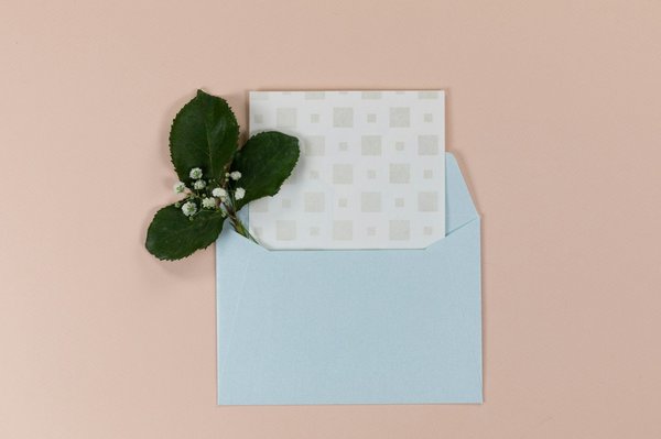 Comment choisir l'enveloppe plastique colis idéale pour vos envois