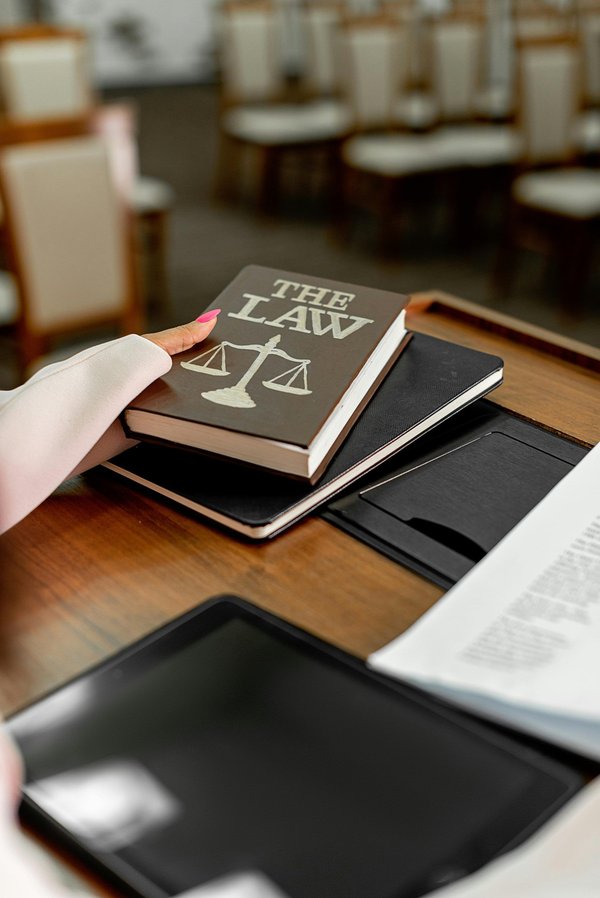 Expertise en droit des sociétés : votre avocat à versailles